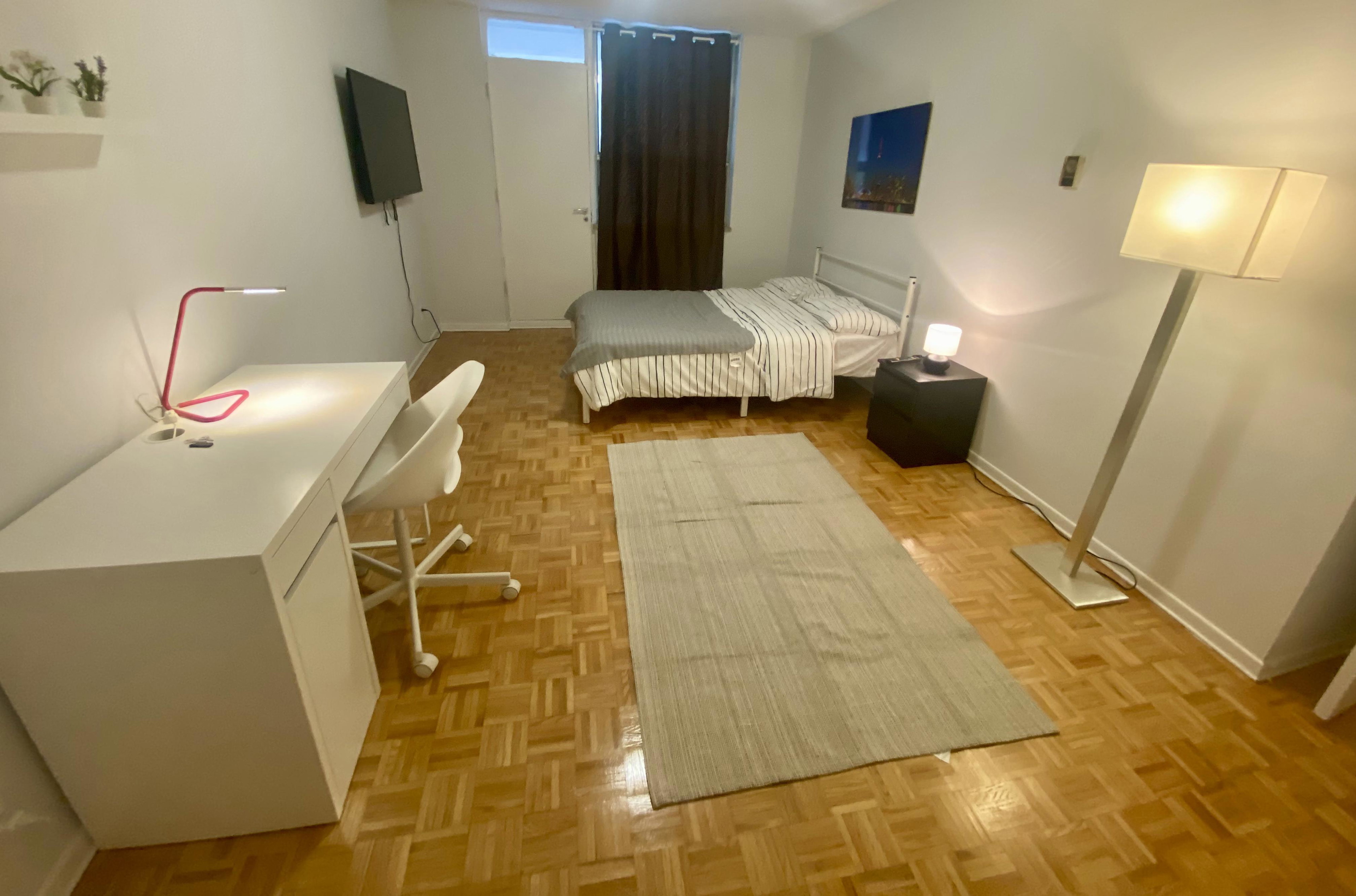 Master Bedroom - Duplex Av - Toronto