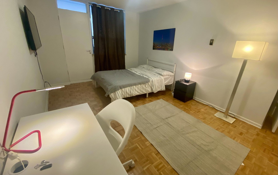Master Bedroom - Duplex Av - Toronto