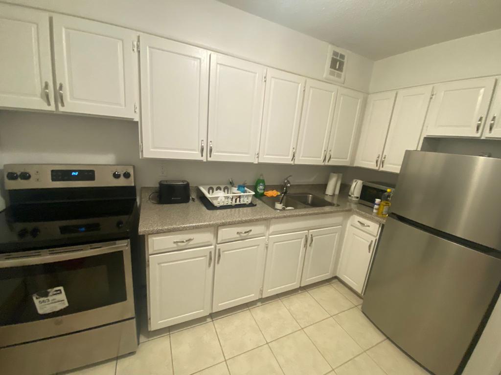 Master Bedroom - Duplex Av - Toronto