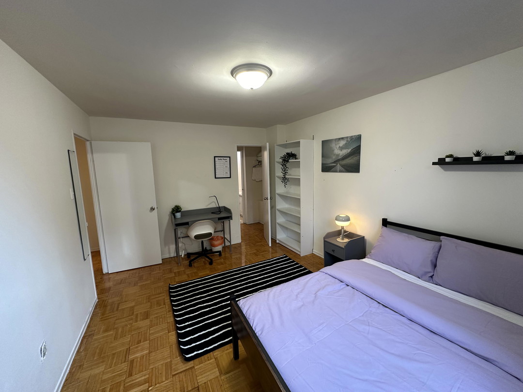 Master Room - Carlton St -  Toronto - Downtown