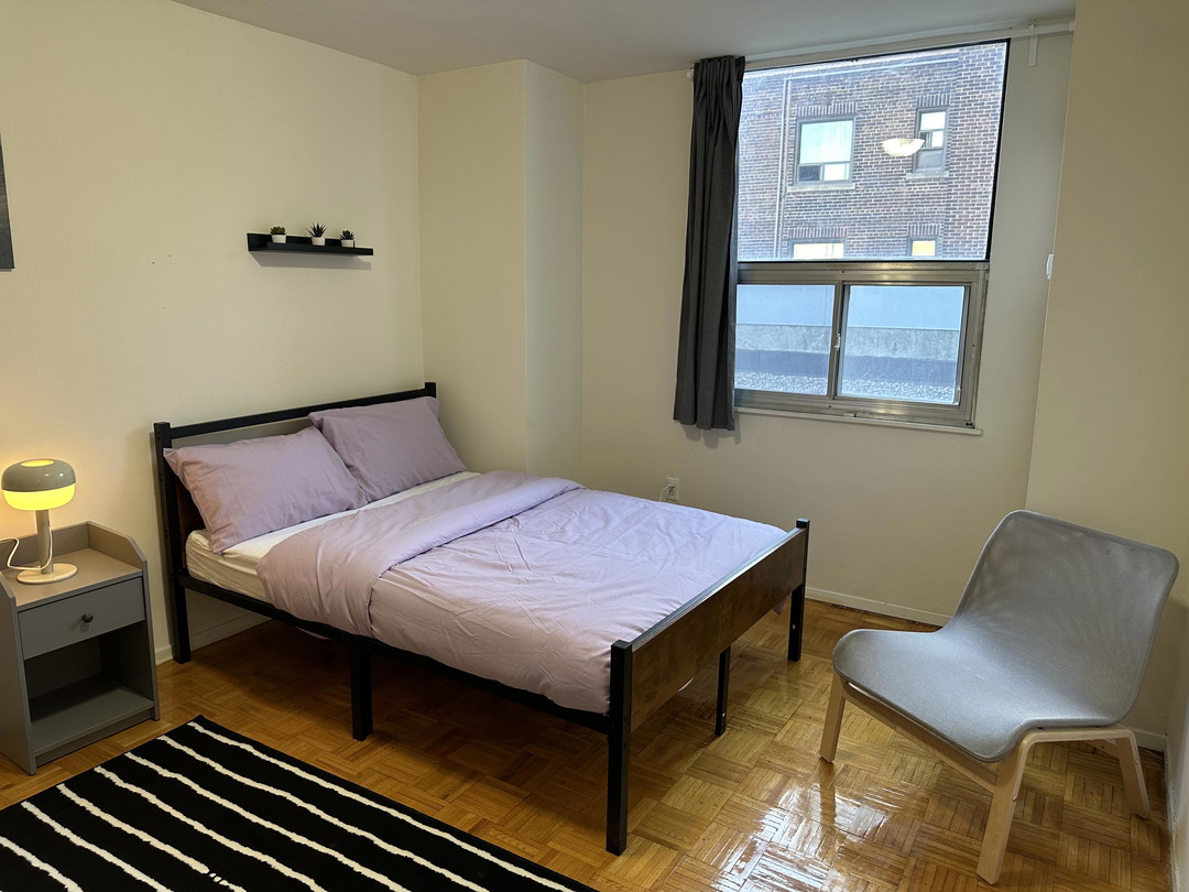 Master Room - Carlton St -  Toronto - Downtown