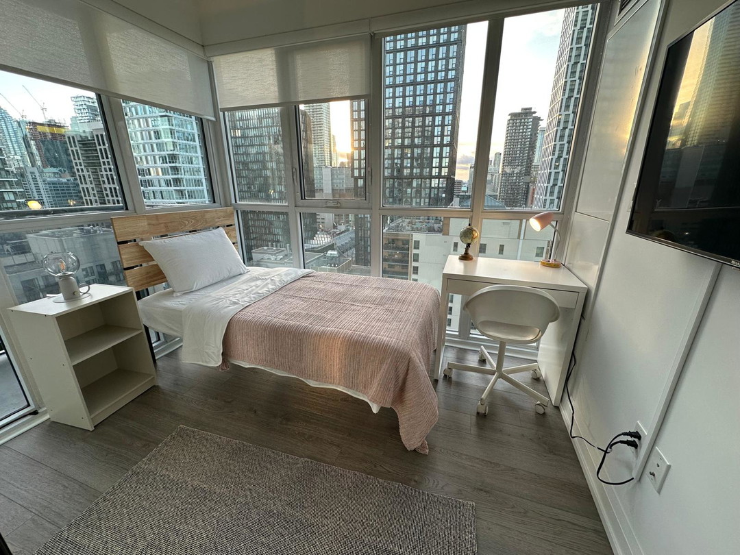 Flex Plus Room - Mutual St -  Toronto - Downtown