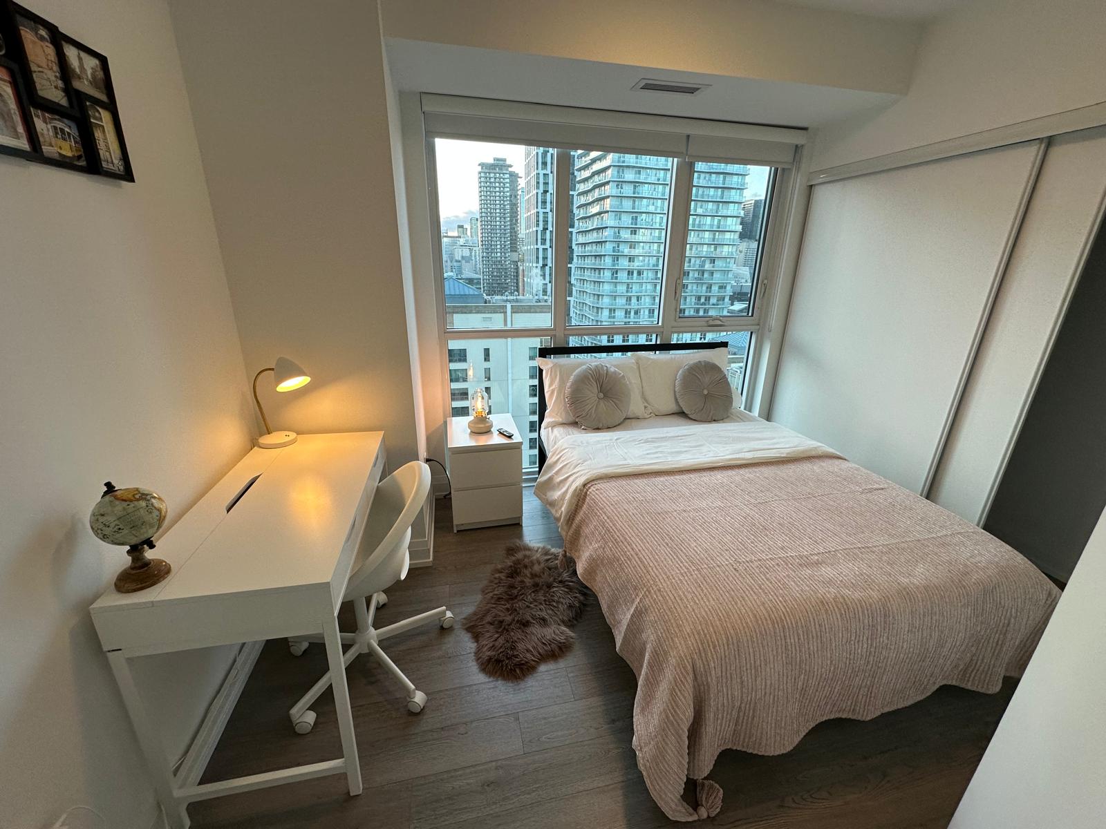 Silver Plus Room - Mutual St -  Toronto - Downtown