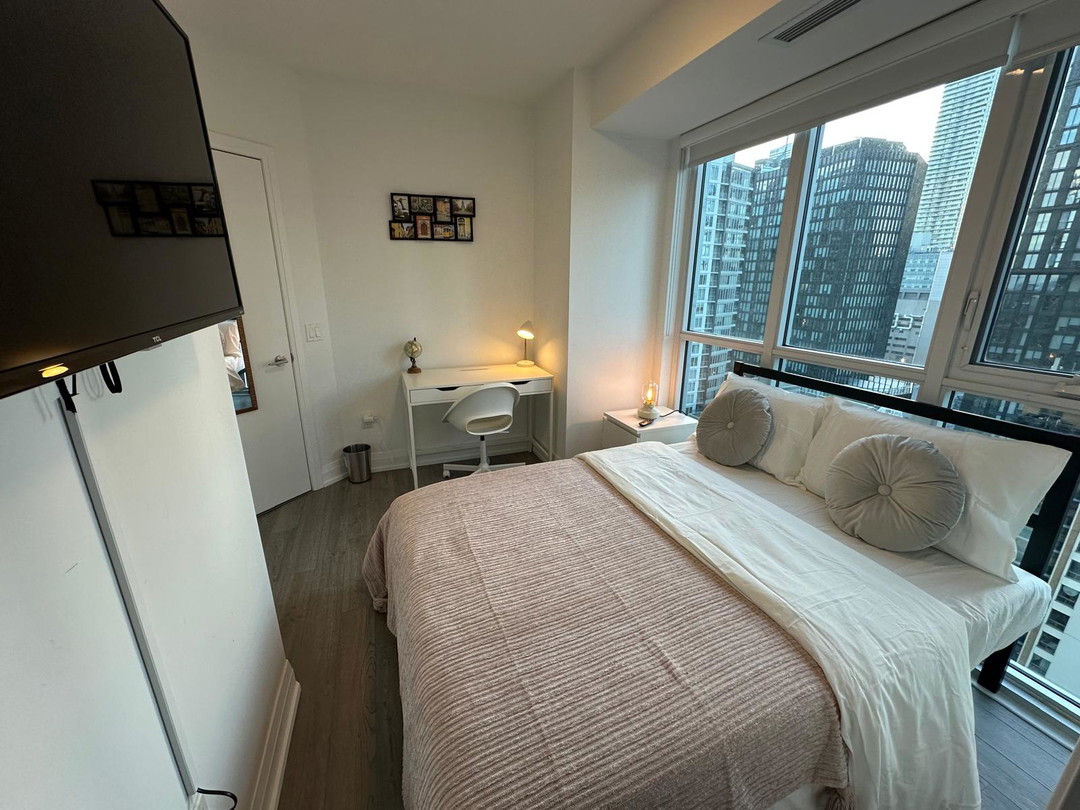 Silver Plus Room - Mutual St -  Toronto - Downtown