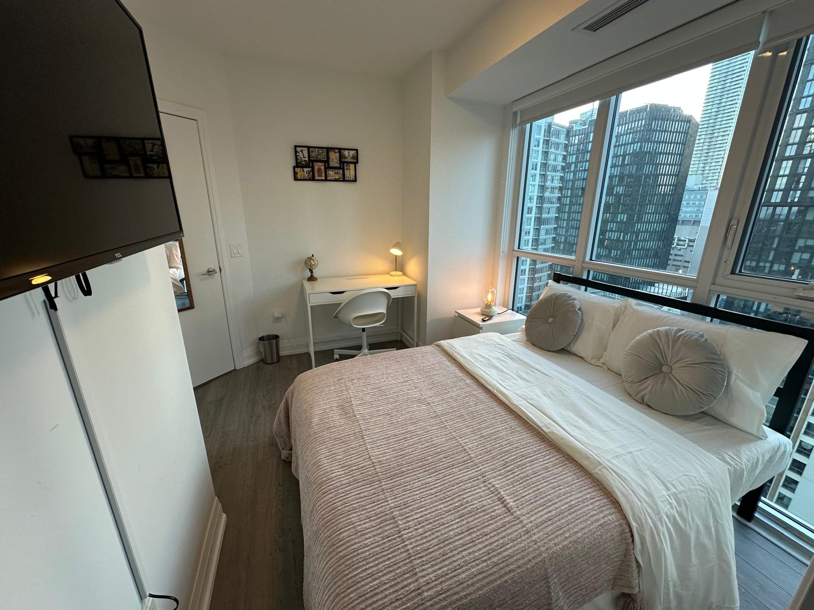 Silver Plus Room - Mutual St -  Toronto - Downtown
