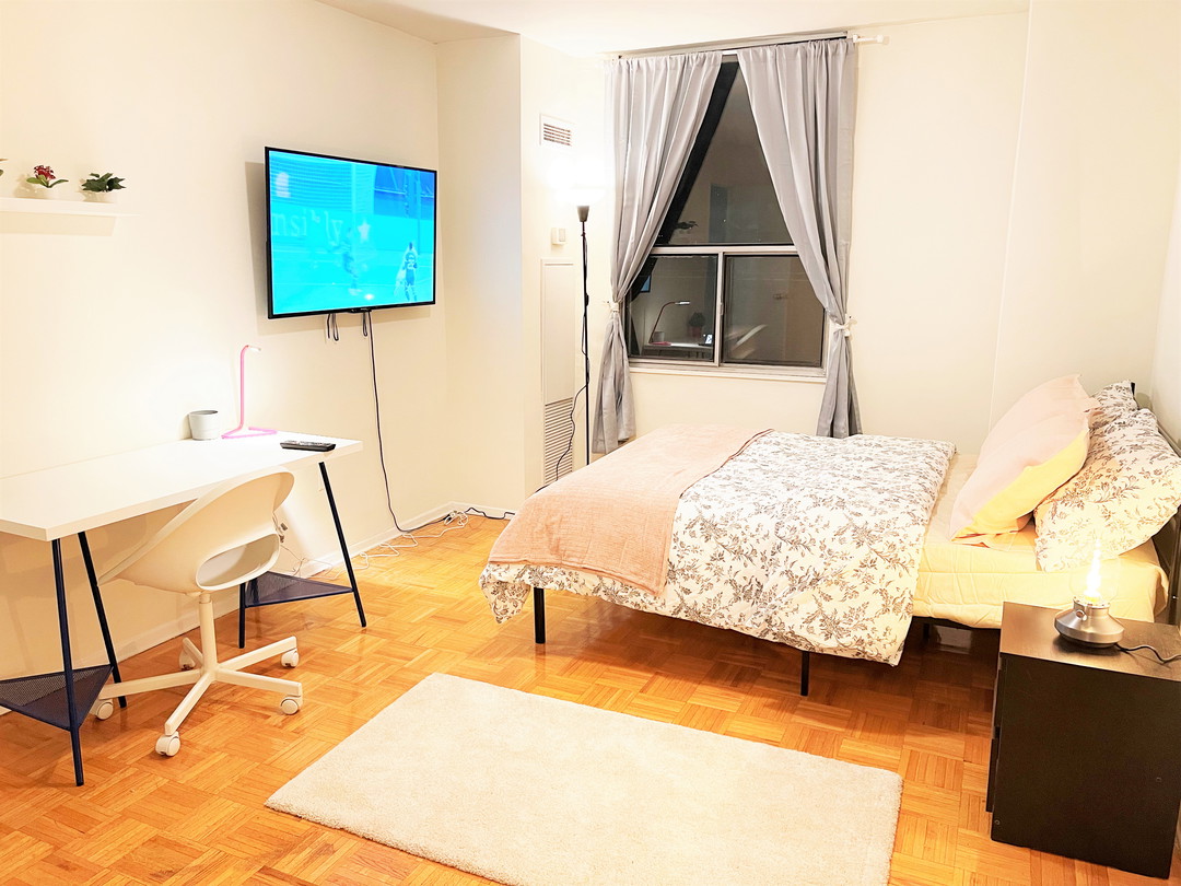 Silver Plus Room - Carlton St -  Toronto - Financial District