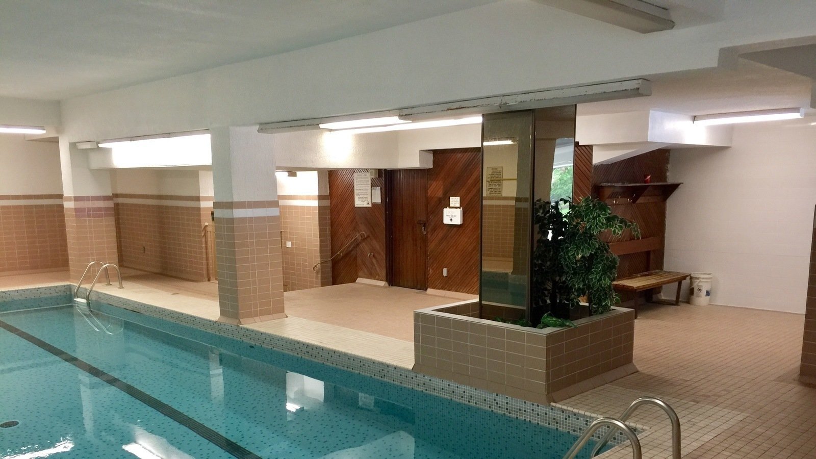 Silver Plus Room - Carlton St -  Toronto - Financial District