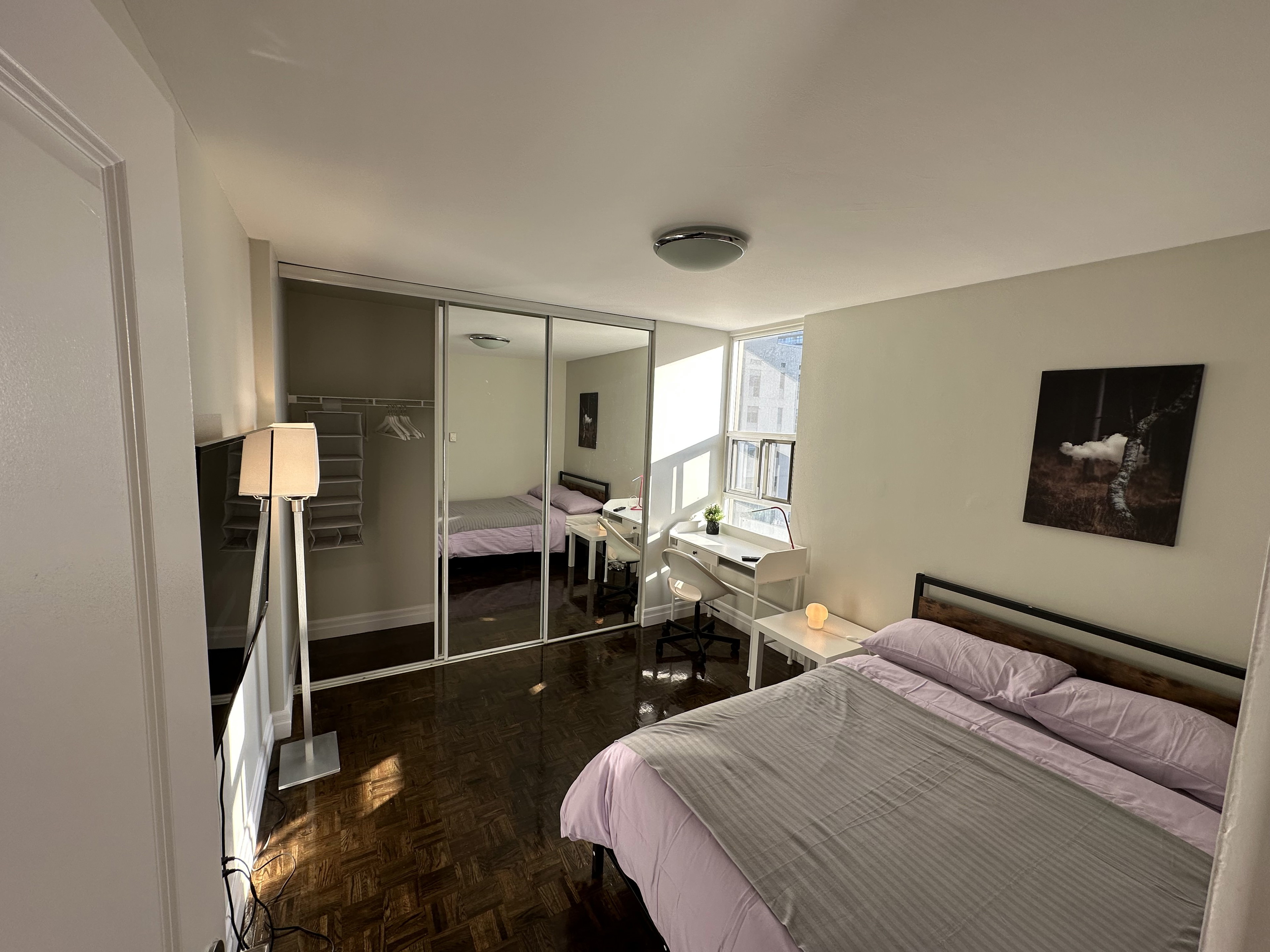 Silver Plus Room - Dundonald St -  Toronto - Financial District