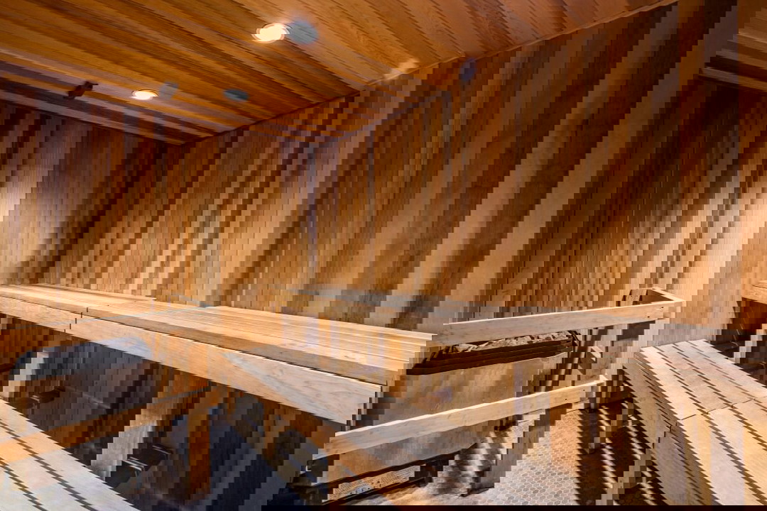 Silver   Room - Duplex Av - Toronto