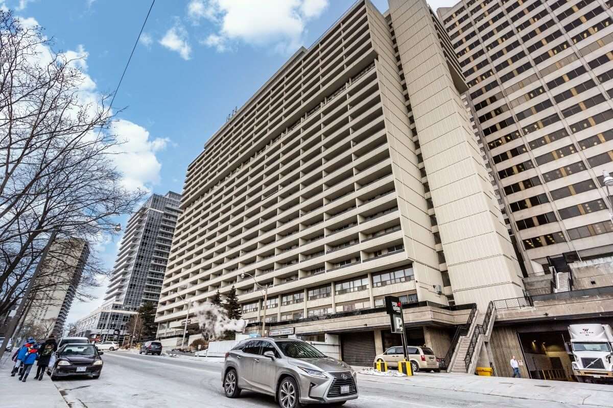 Silver   Room - Duplex Av - Toronto