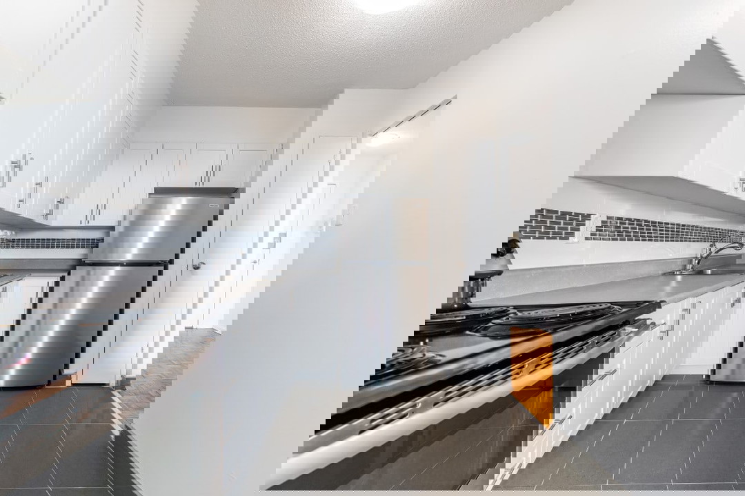 Silver   Room - Duplex Av - Toronto