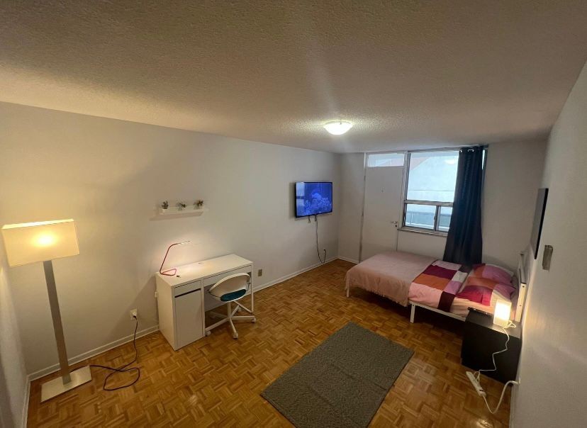 Master Bedroom - Duplex Av - Toronto