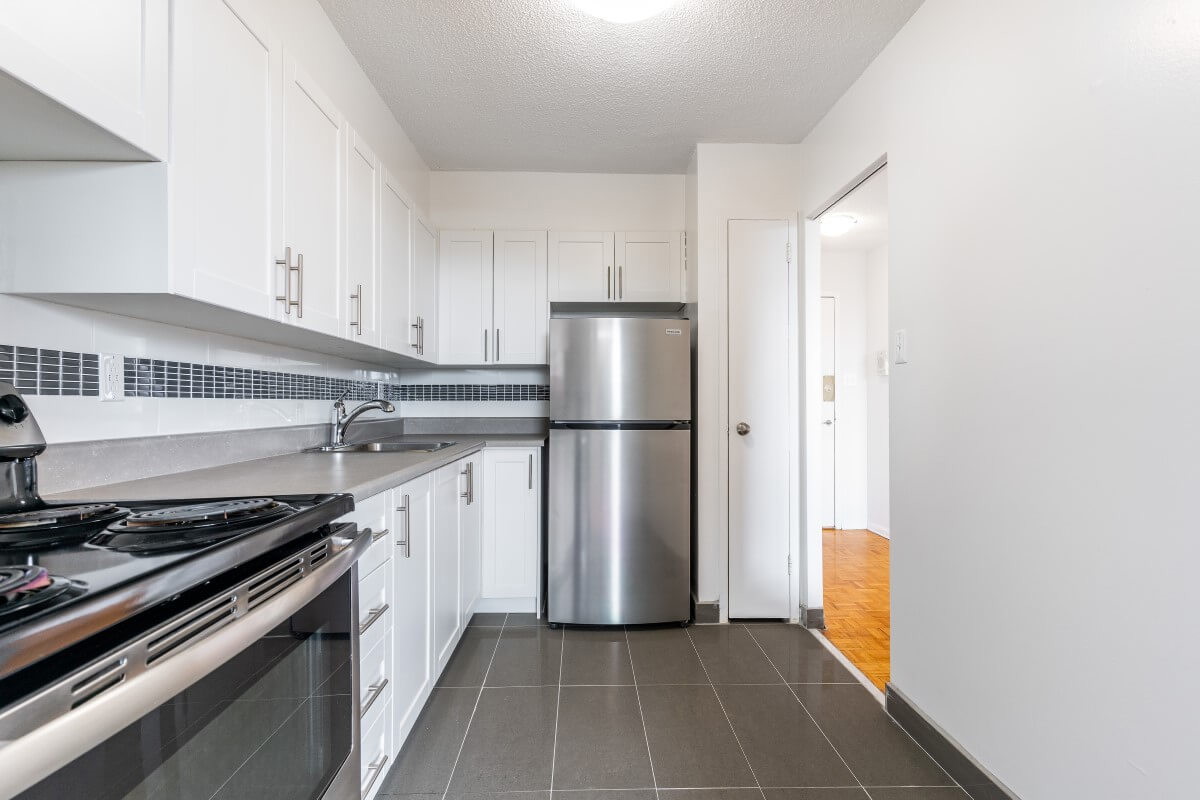 1662516219-3-Apartments-for-rent-Toronto-411-Duplex-Kitchen.jpg