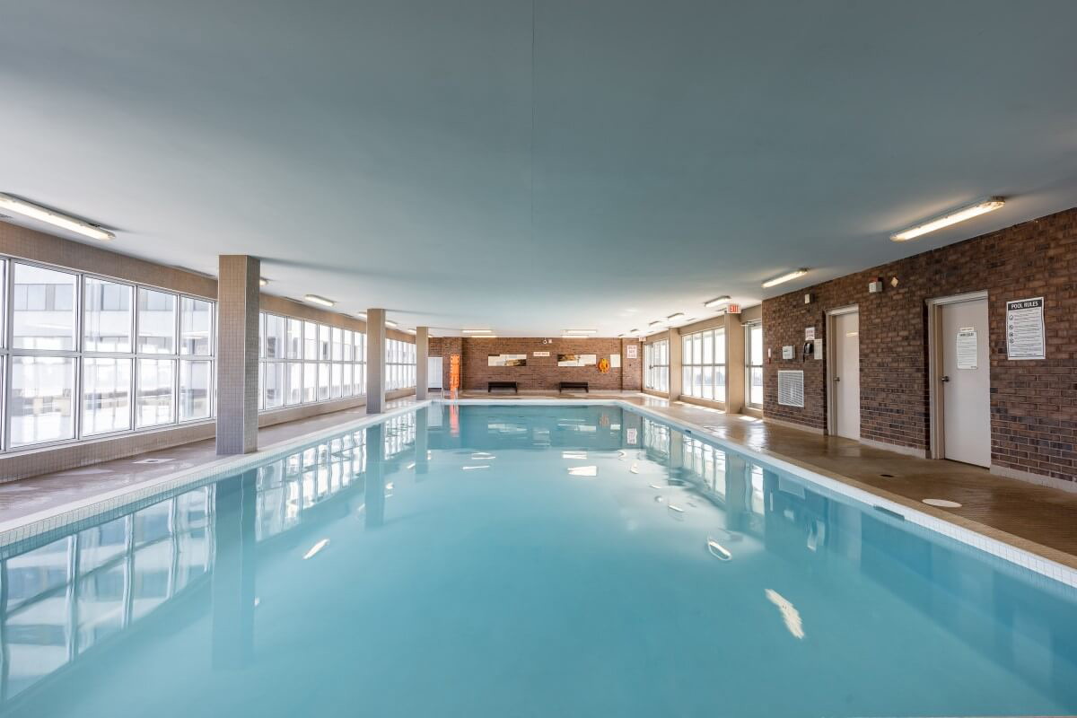 7-Apartments-for-rent-Toronto-411-Duplex-Pool.jpg