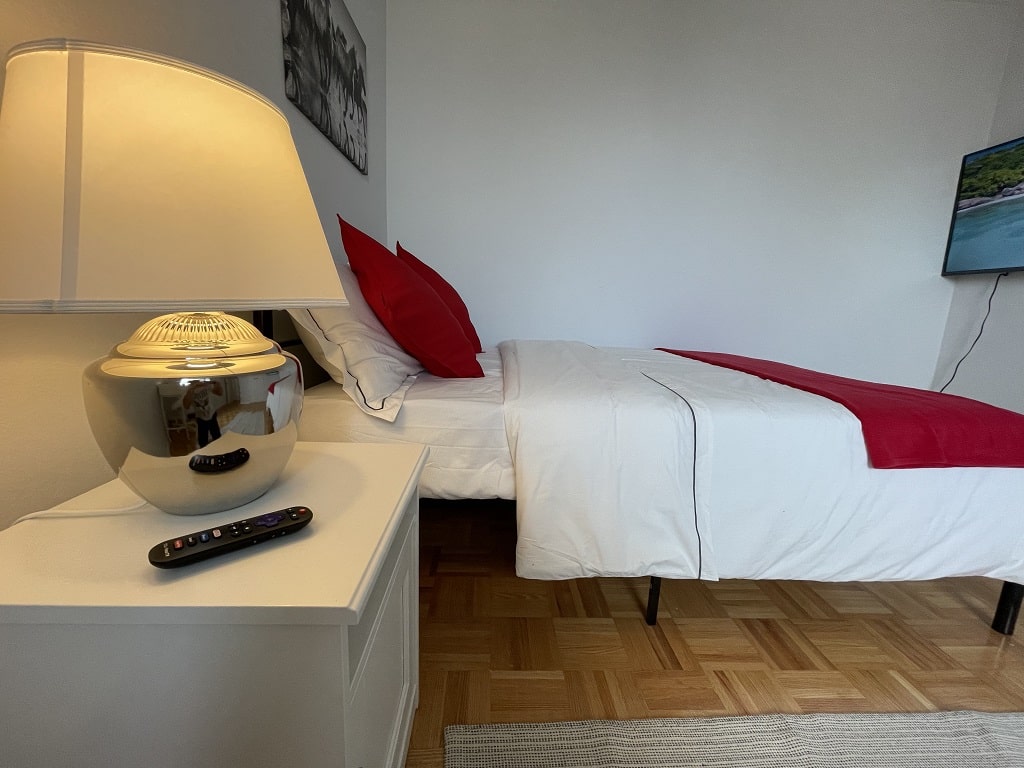 room-rent-toronto-2-min.jpg