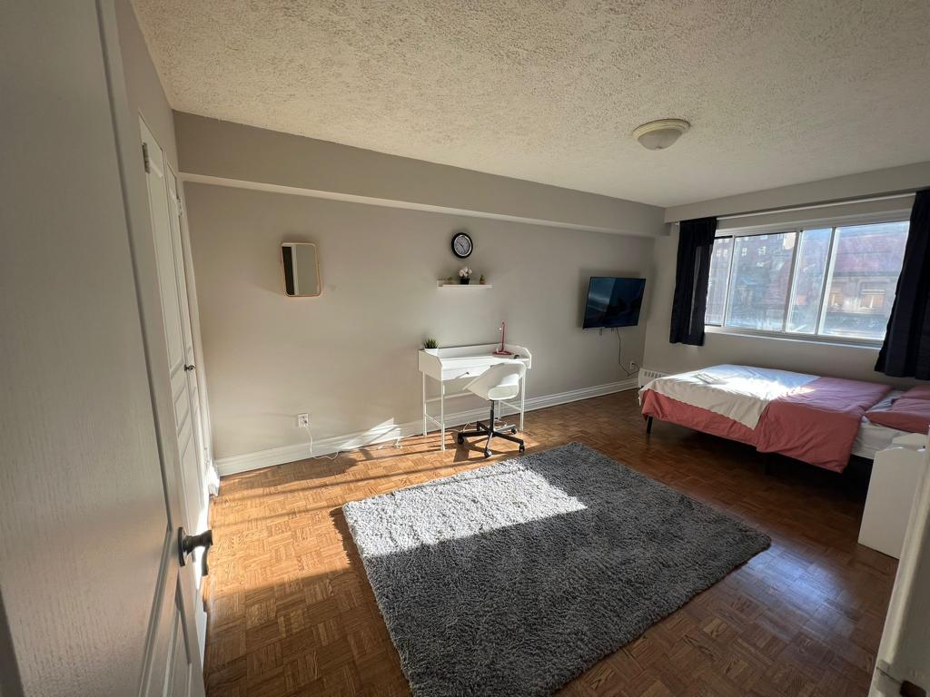 Silver Plus Room - Drummond St - Montreal