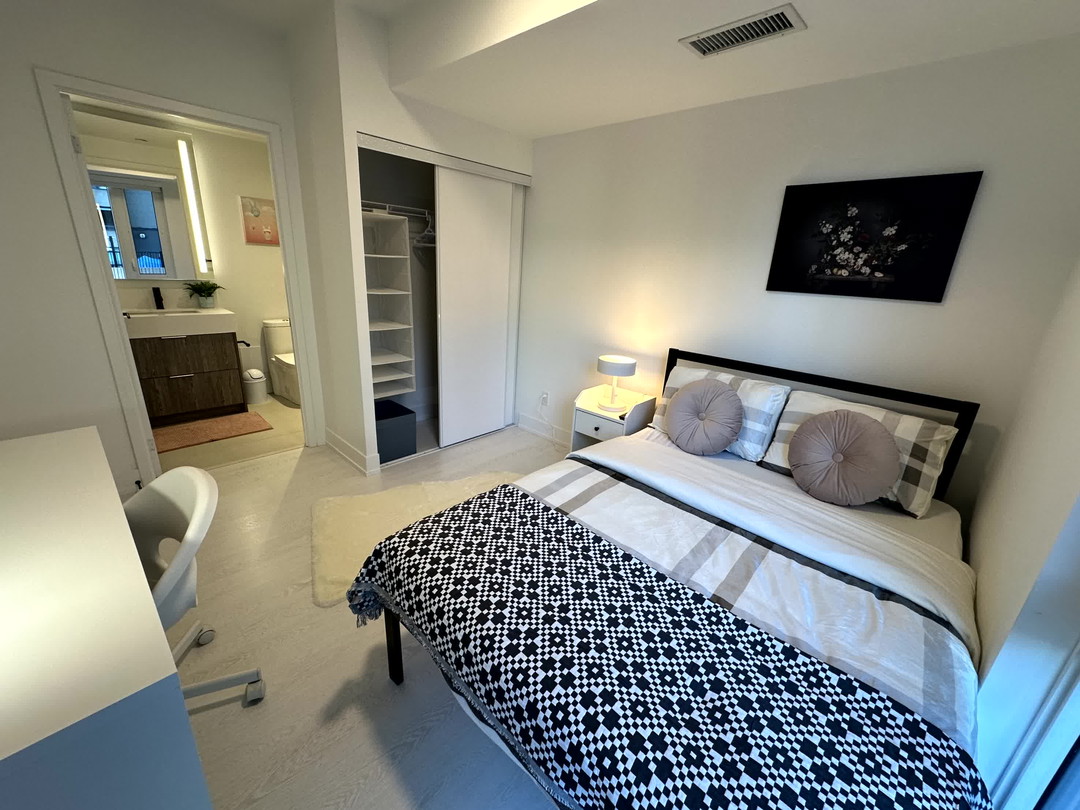 Master Bedroom - Jarvis Street - Toronto